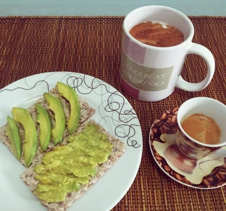Tostas de Centeio com Abacate